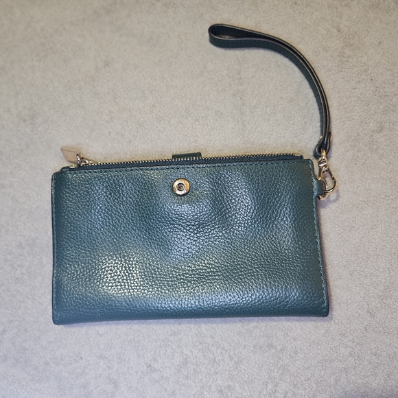 Michael Kors Green Wristlet - Picture 2 of 8